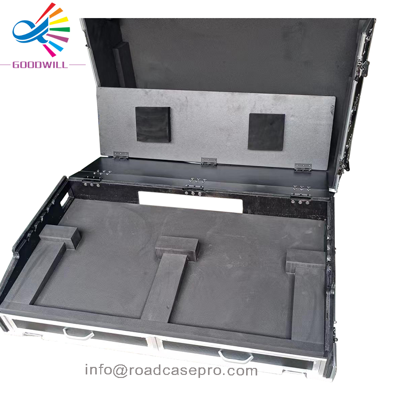 FLIGHT-CASE-FOR-Avolites-Titan-Mobile-and-Fader-Wing-light-controller-1